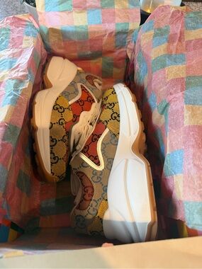 Gucci White Braided Shoelaces with Booklets and Box